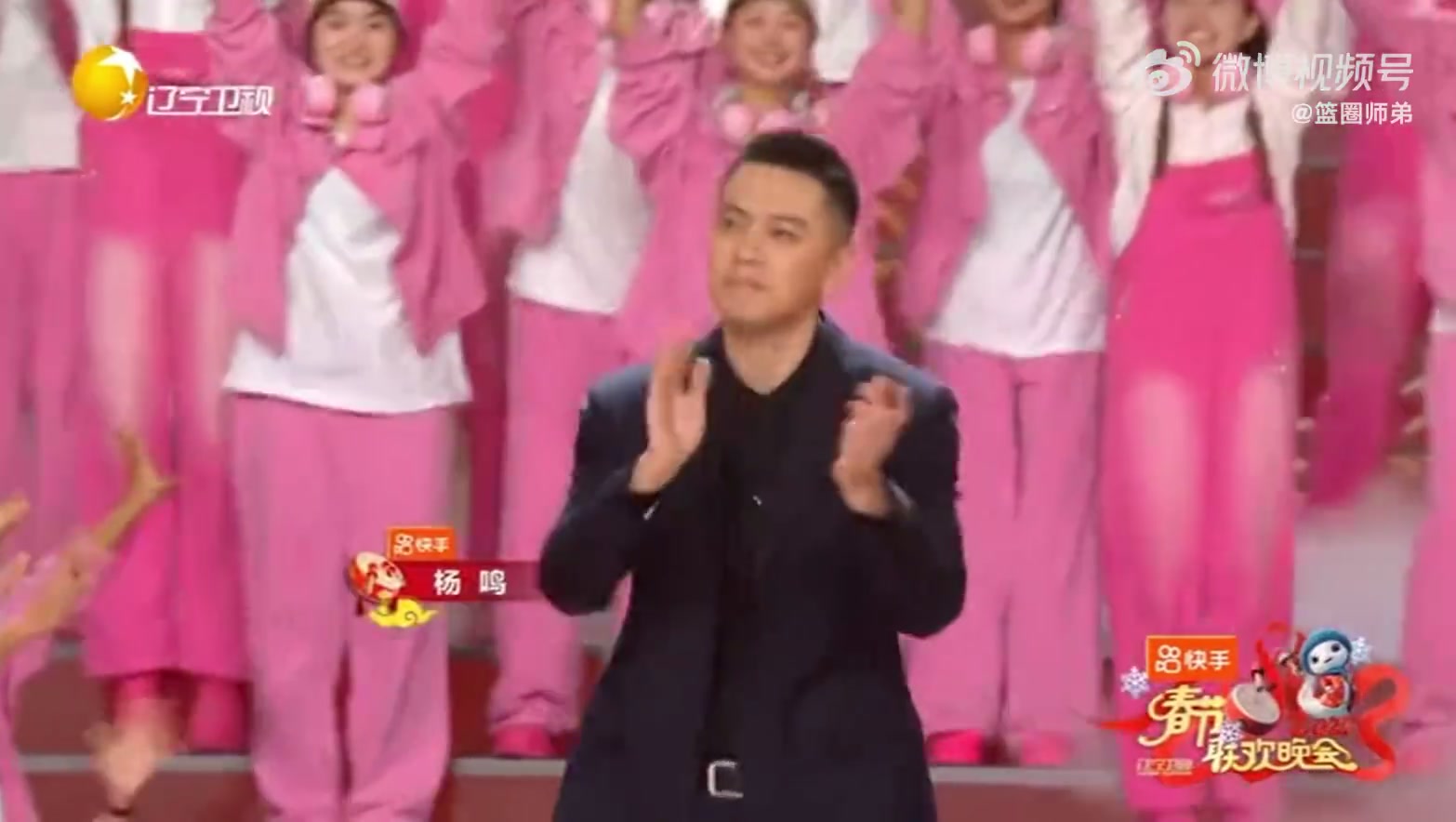 辽篮现身辽视春晚：杨鸣西装运球 赵继伟还秀出暴扣?