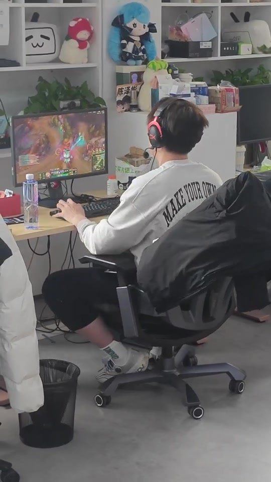 BLG工作人员更新视频:Bin哥的排位赛的两种模式